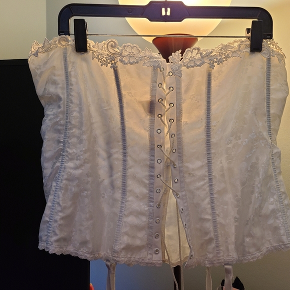 💥3 for $25 💥This Edwardian Corset Lace-Up Back, 90's Vintage - Picture 4 of 7